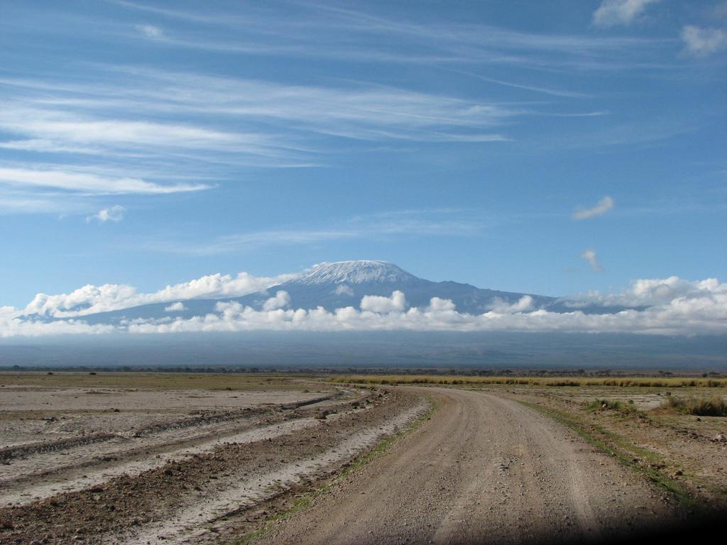 Hotel Maasai Simba Camp à Amboseli Extérieur photo